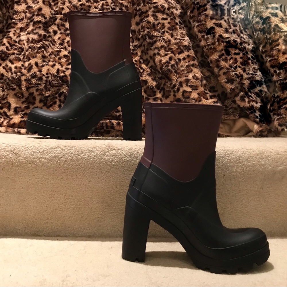 Hunter Black/Umber Contrast High Heel Booties - Picture 4 of 7